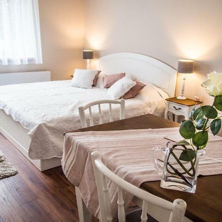 Feliz Apartman Gyula Exterior photo