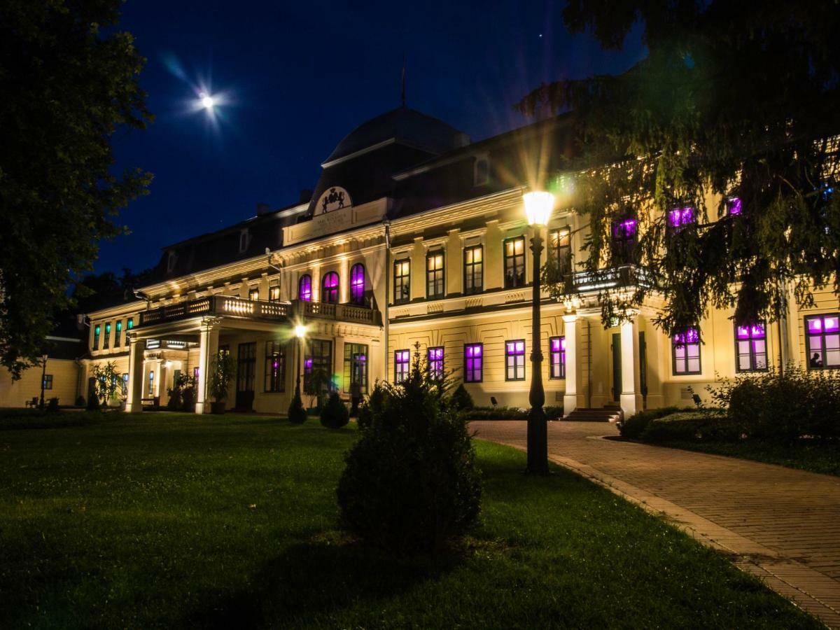Feliz Apartman Gyula Exterior photo